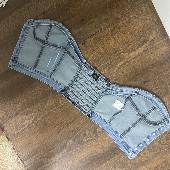 VINTAGE DENIM BUSTIER WITH BUTTON FRONT AND SHEERING IN BACK TO LOOK SNATCHED IN - Picture 11 of 12